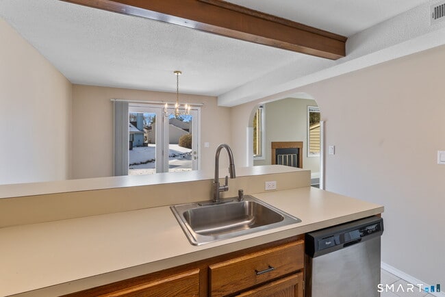 Building Photo - 68 Copper Beech Dr