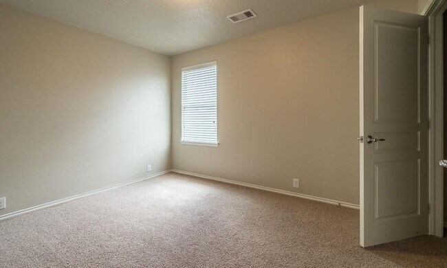 Building Photo - 11 Tidwillow Pl