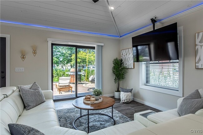 Building Photo - 1014 Main St