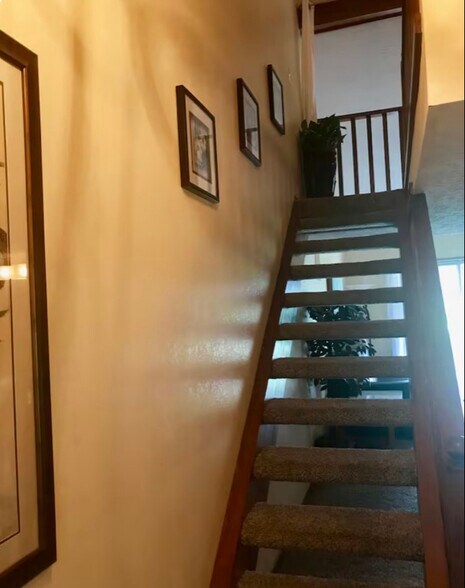 Building Photo - 17 Fall Creek Trail