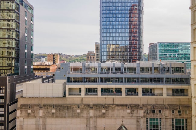 Building Photo - 301 Fifth Ave