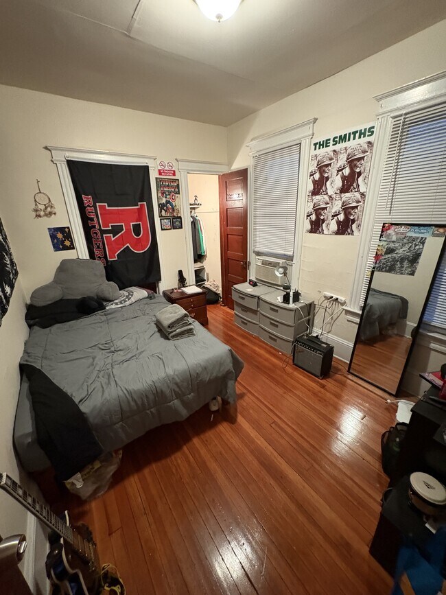 Building Photo - 218 Easton Ave