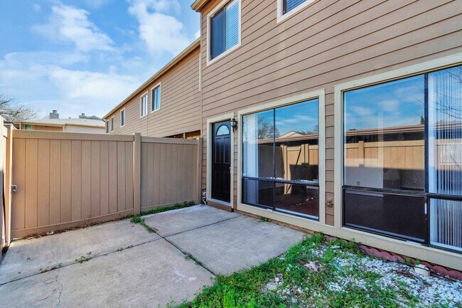 Building Photo - 12823 Briarwest Cir