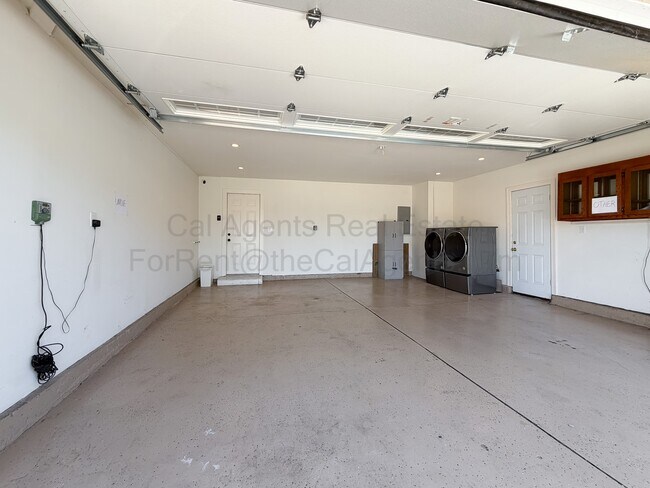Building Photo - 4207 Queen Anne Dr