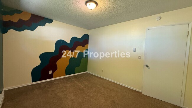 Building Photo - 2024-910MF