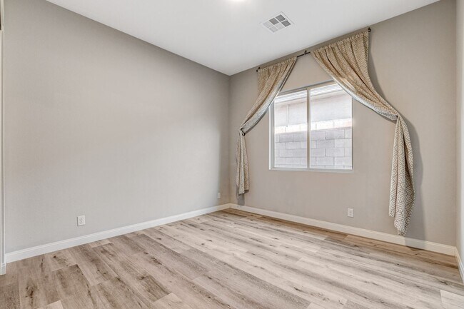 Building Photo - Bermuda & Pyle