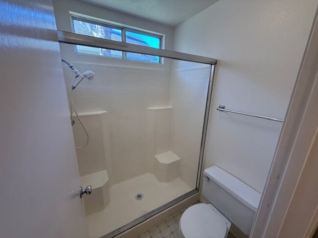 Building Photo - 2-Bedroom, 2-Bathroom Ground Level Condo in Hercules