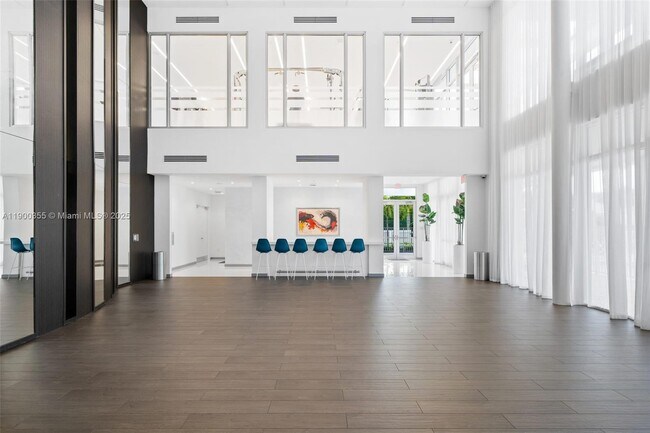 Building Photo - 6400 NW 105th Pl