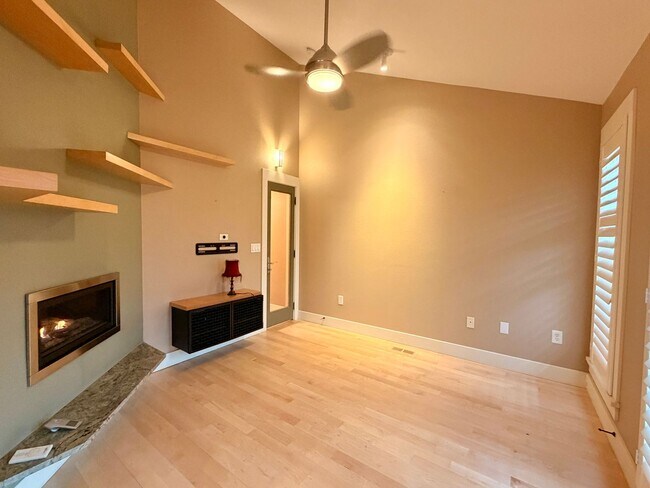 Building Photo - ABSOLUTELY BEAUTIFUL 4-Bedroom Townhome in the Highly Sought-After Prospect Neighborhood!