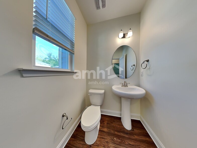 Building Photo - 17331 Alydar Commons Ln