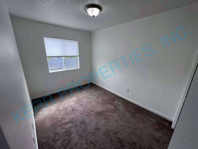 Building Photo - Spacious 4-Bedroom Townhouse with 3.5 Baths in Prime Happy Valley Location – 2021 Sq Ft of Modern...