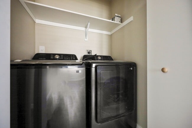 Building Photo - 2-Bedroom Duplex in SE Portland