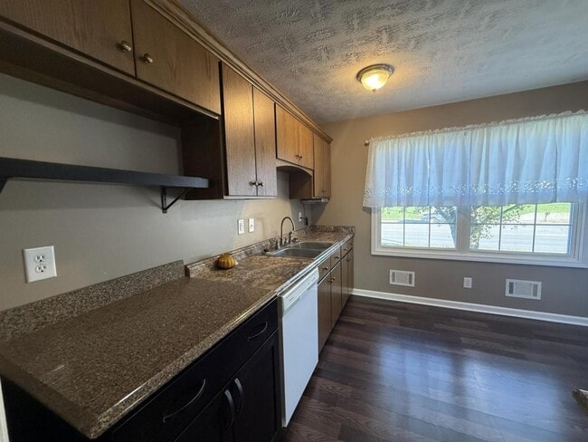 Building Photo - 1402 N Miles St