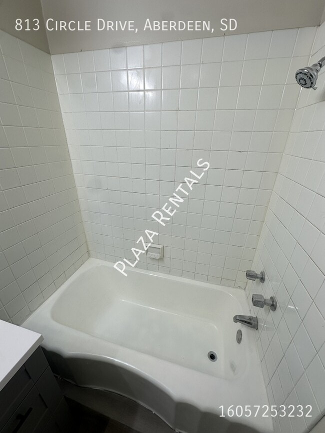Building Photo - 405 S 8th St