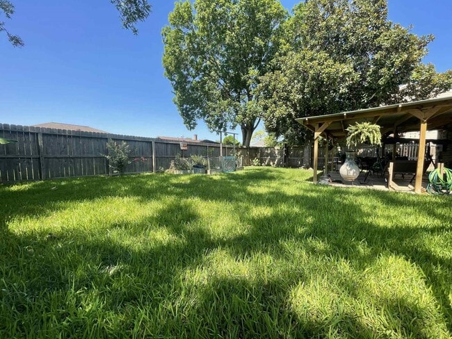 Building Photo - 447 El Toro Ln