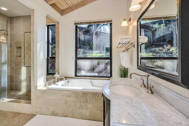 Building Photo - 522 Meadowood Ln