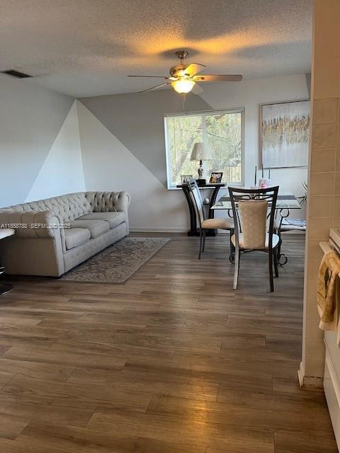 Building Photo - 406 Lakeside Dr