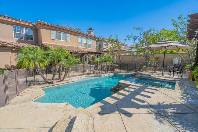 Building Photo - Spectacular 5-Bedroom Home with Private Po...
