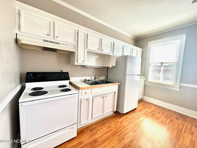 Building Photo - 416 Craven St