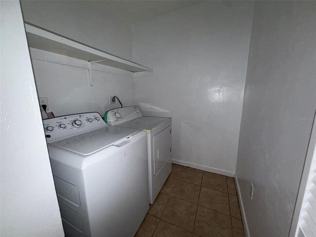 Building Photo - 1048 SW 6th Dr