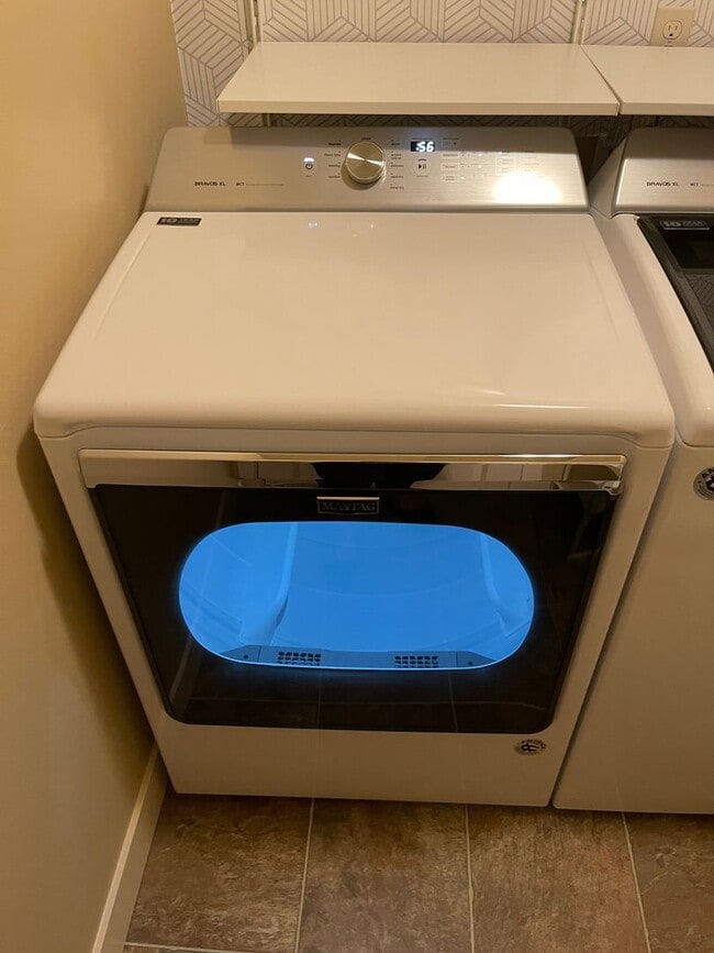 Building Photo - Beautiful 4 Bedroom in a small and exclusive neighborhood