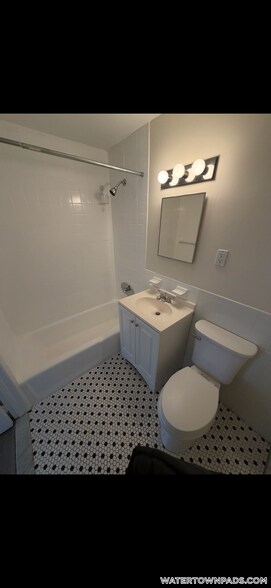 Building Photo - 16 Whites Ave