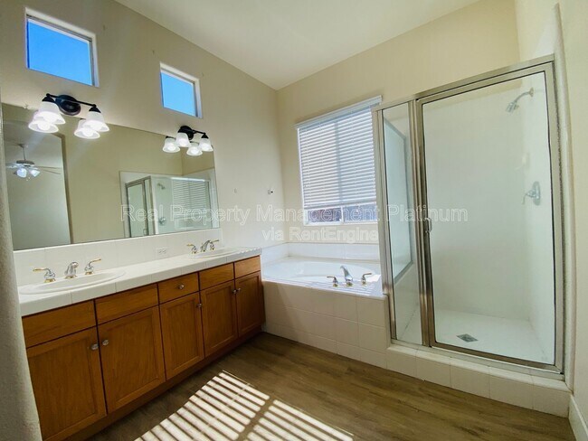 Building Photo - 2916 Roberts Ave