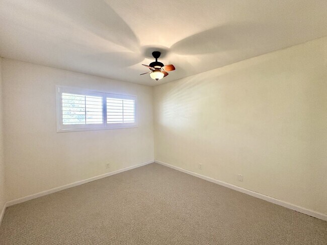 Building Photo - AVAILABLE NOW! 1 Bed 1 Bath Apartment in P...