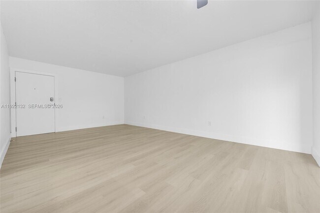 Building Photo - 12101 NE 6th Ave