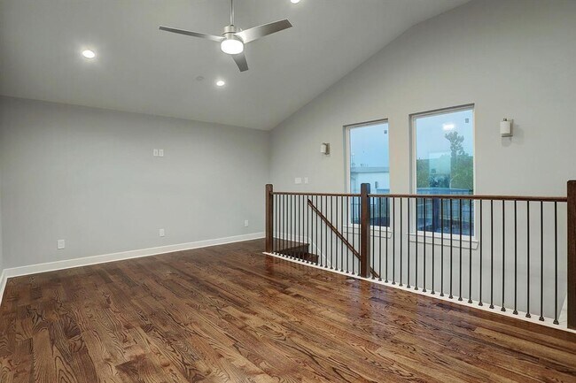 Building Photo - 1319 Isabella St