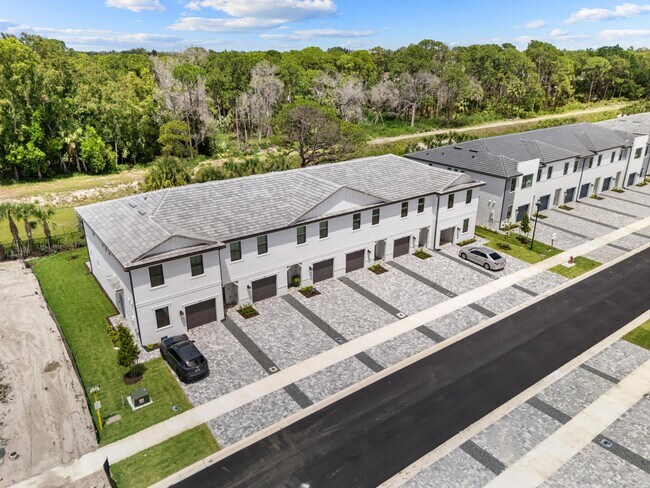 Building Photo - 4333 Efendi Dr