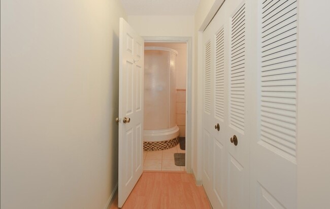 Building Photo - 19 Country Club Dr