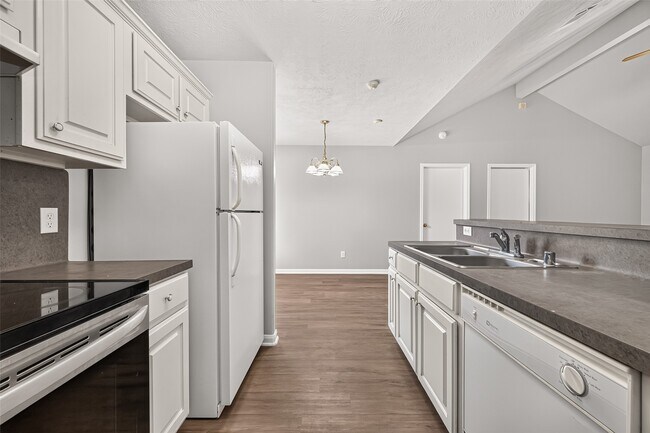 Building Photo - 16200 Sun View Ln