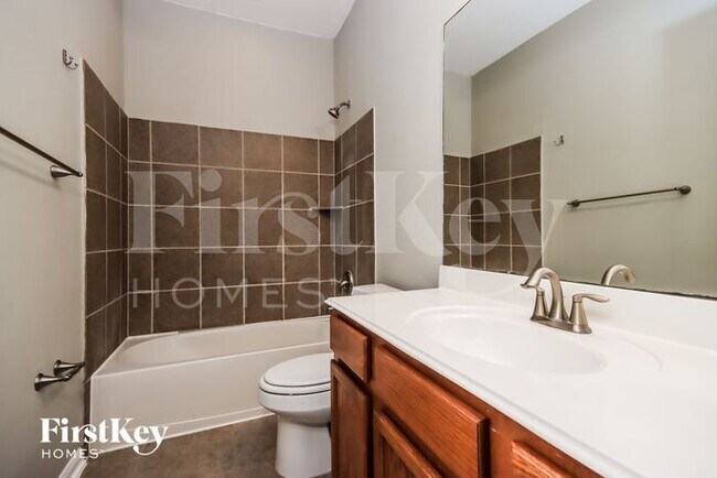 Building Photo - 1518 Brook Hollow Dr
