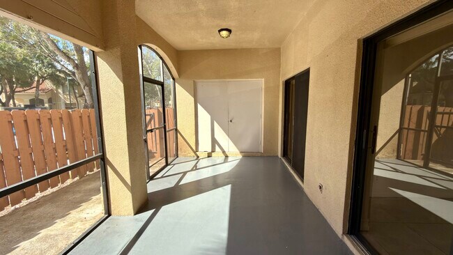 Building Photo - 501 Racquet Club Rd