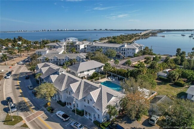 Building Photo - 3651 NE Pineapple Ave