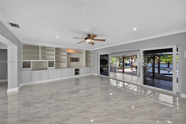 Building Photo - 2801 Coral Shores Dr