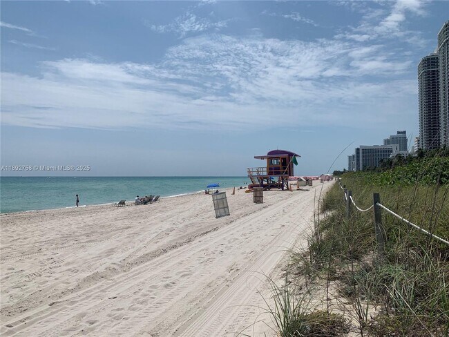 Building Photo - 5005 Collins Ave