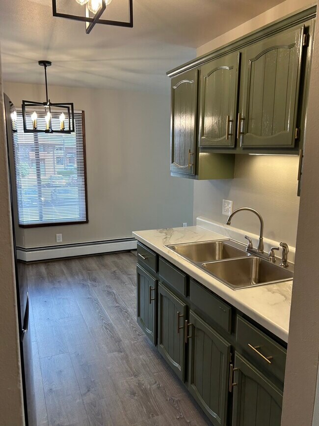 Building Photo - 2125 Camelot Court