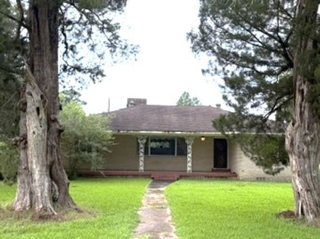 Building Photo - Spacious 3-Bedroom Home on an Expansive Lot in Maringouin