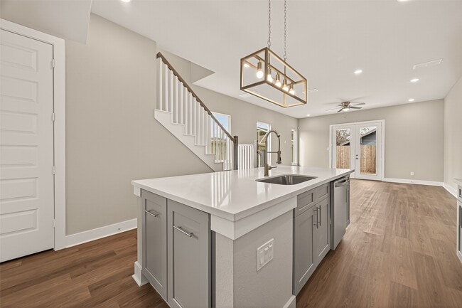 Building Photo - 1504 Hussion St