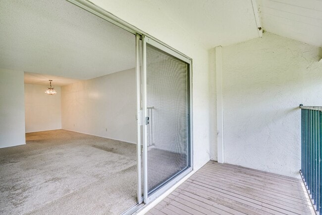 Building Photo - Top Floor Unit - Balcony - Elevator Access - Community Pool & Tennis Court