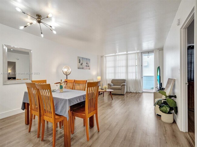 Building Photo - 3725 S Ocean Dr