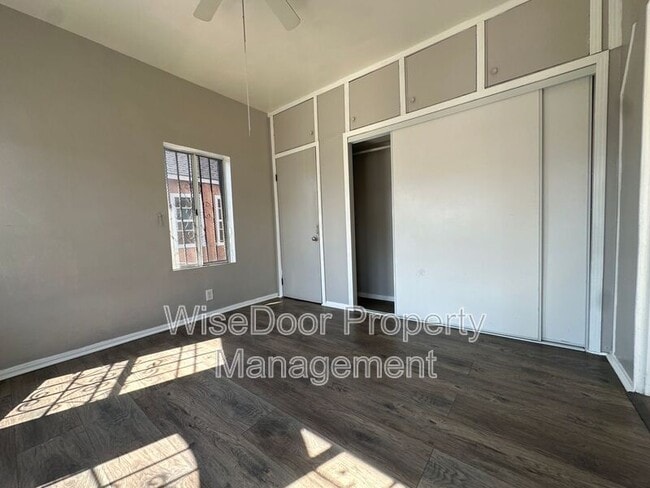 Building Photo - 155 W 43rd St