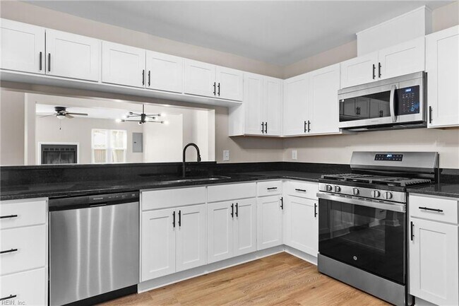 Building Photo - 1619 Slidell Ln