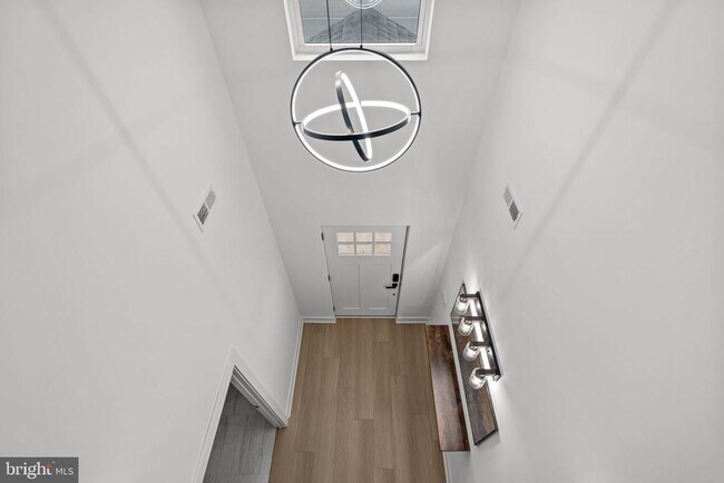 Building Photo - 12 Stonybrook Dr