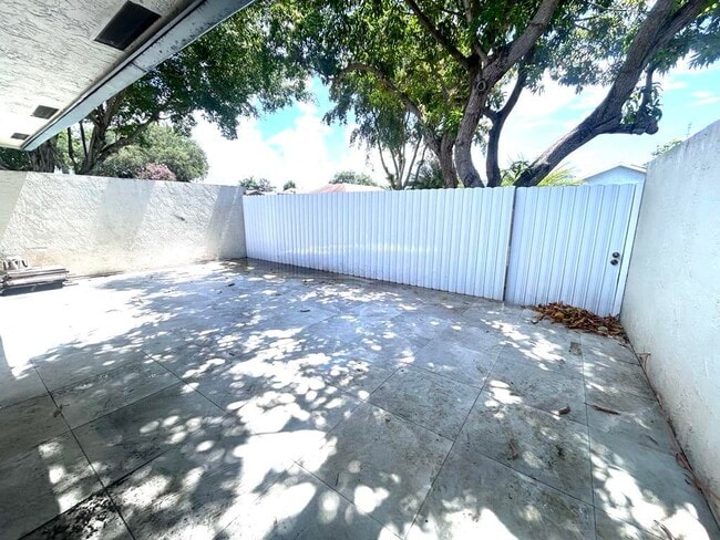Building Photo - 4029 SW 68th Way