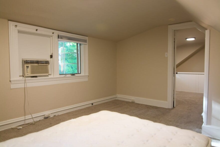 Building Photo - 327 Valley Brook Rd