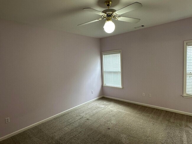 Building Photo - 1093 River Isle Dr