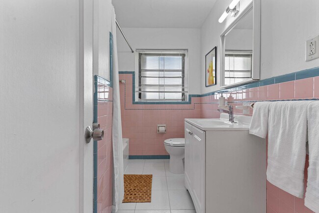 Building Photo - 260 NE 45th St